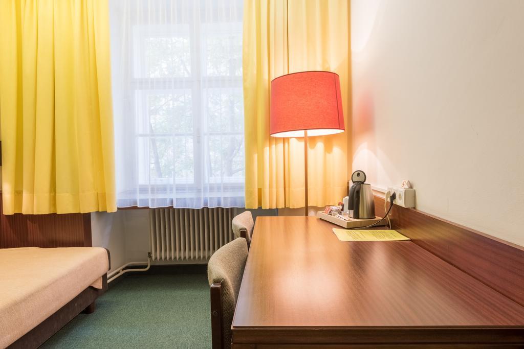 Benediktushaus Im Schottenstift Wina Bagian luar foto