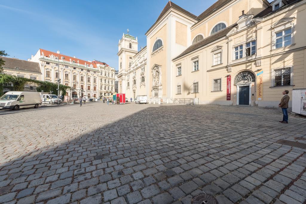Benediktushaus Im Schottenstift Wina Bagian luar foto