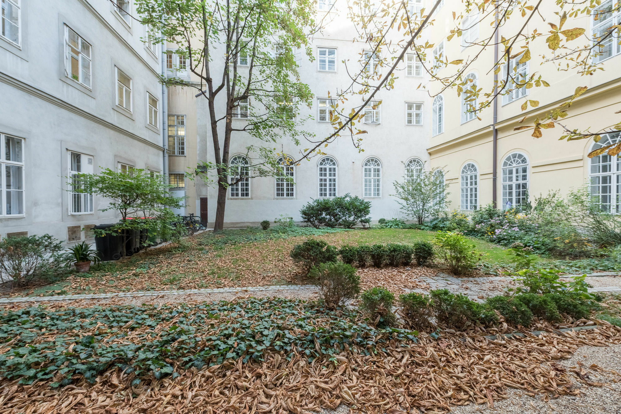 Benediktushaus Im Schottenstift Wina Bagian luar foto