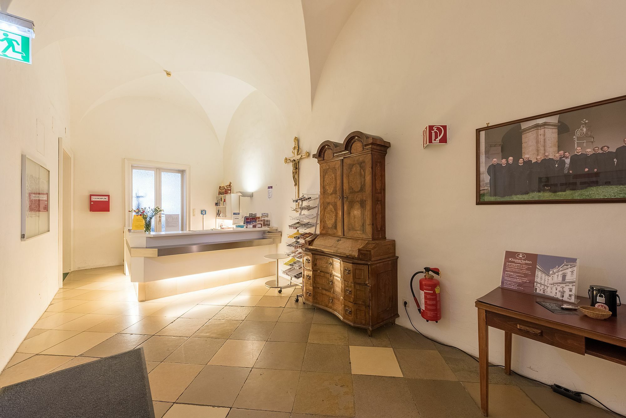 Benediktushaus Im Schottenstift Wina Bagian luar foto